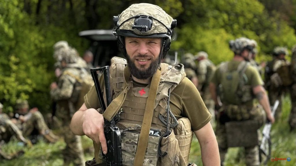 «Вирішити, хто виживе, а хто – помре»: бойовий медик із Чернівців про врятовані життя та Курську операцію