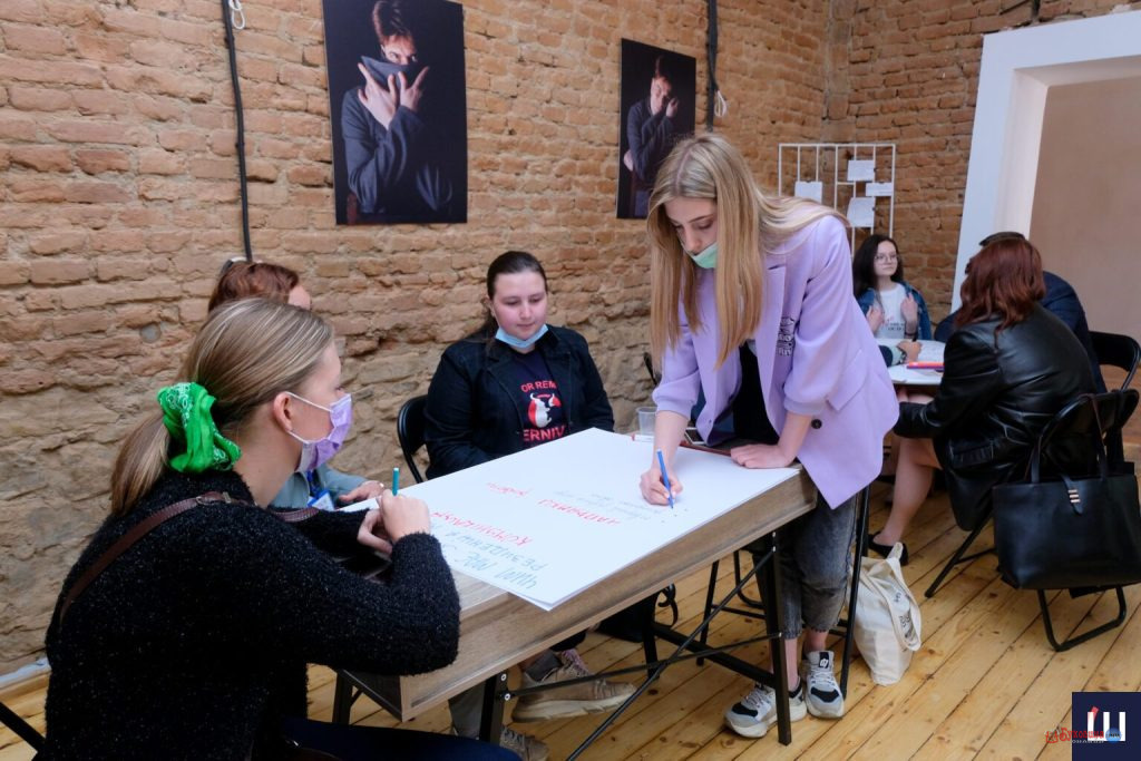 Стати дипломатом на один день: у Чернівцях проведуть одноденний інтенсив з міжнародної комунікації