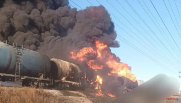 Сили оборони розтрощили на ТОТ Луганщини російський ешелон із пальним